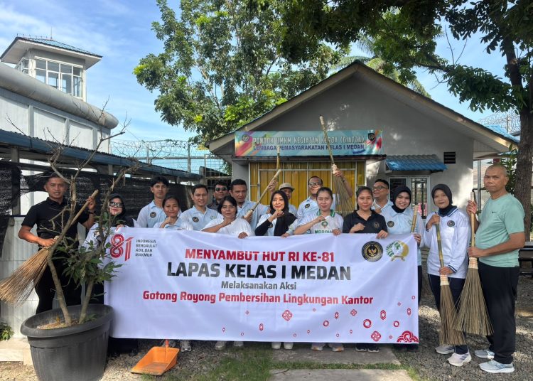 Pegawai Lapas Kelas I Medan, usai menggelar kegiatan pembersihan lingkungan kantor yang menyambut Semarak HUT ke-81 Kemerdekaan Republik Indonesia (RI) Tahun 2026.(Satunusantara news/HO-Lapas Kelas I Medan).