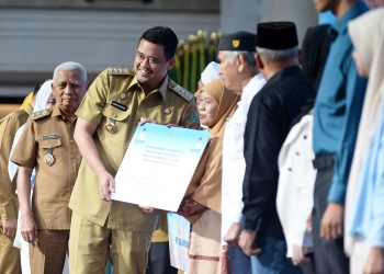 Gubernur Sumut serahkan bantuan hibah kepada 567 penerima manfaat dengan total anggaran Rp 200 miliar