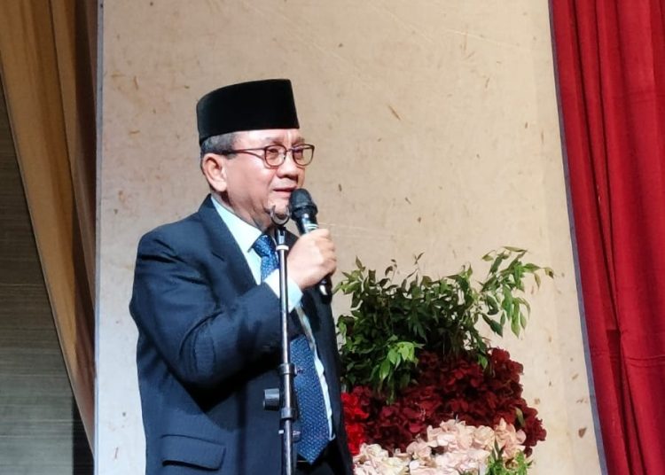 Tokoh masyarakat sekaligus sesepuh birokrat Sumut, Dr. RE Nainggolan, saat memberikan keterangan di Medan.(Satunusntara news/HO-Diskomifo Sumut).
