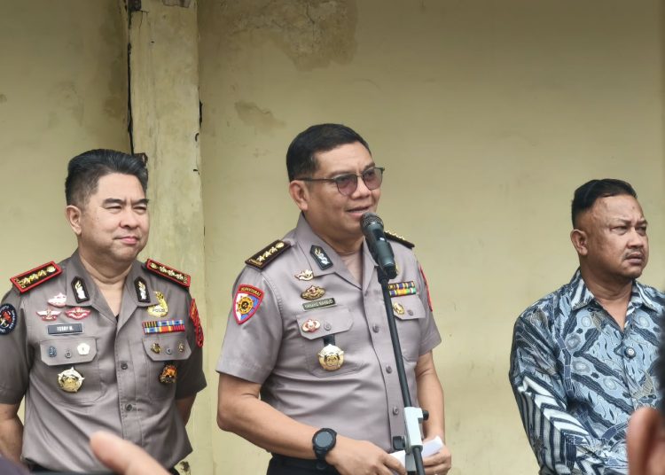 Irwasda Polda Sumut Kombes Pol. Nanang Masbudim(tenh), Kabid Humas Polda Sumut Kombes Pol. Dr. Ferry Walintukan (kiri) dan perwakilan Kompolnas M. Choirul Anam, di Polrestabes Medan.(Satunusantara news/HO-Humas Polda Sumut).