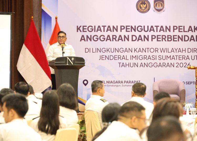 Kakanwil Ditjen Imigrasi Sumut, Dr.Parlindungan, saat menyampaikan sambutan pada Coaching Clinic Pelaksanaan Anggaran dan Perbendaharaan di Parapat, Kabupaten Simalungun.(Satunusantara news/HO-Kanwil Imigrasi Sumut).