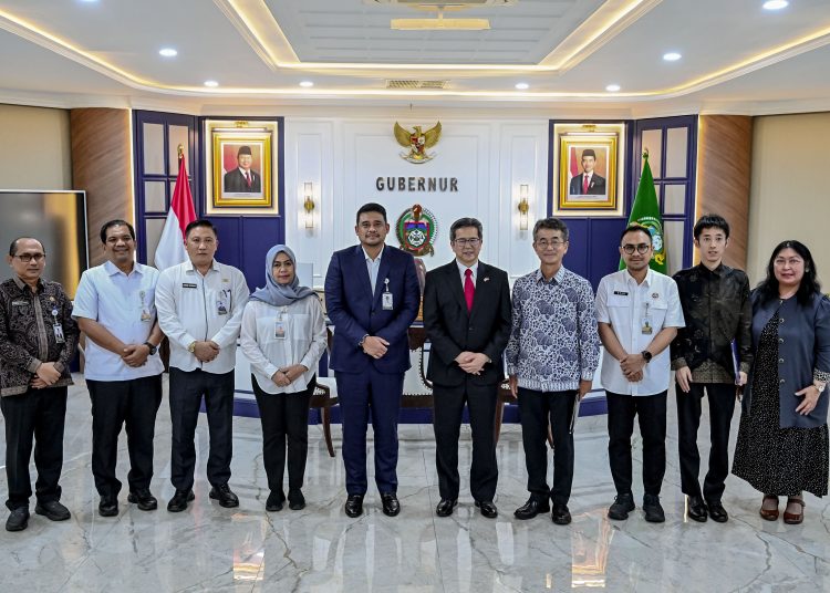 Gubernur Sumut,MuhammadBobby Afif Nasution (lima dari kiri)saat foto bersama Konjen Jepang untuk Sumbagut, Furugori Toru (limadari kanan)di kantorGubernur Sumut.(Satunusantara news/HO-Diskominfo Sumut).