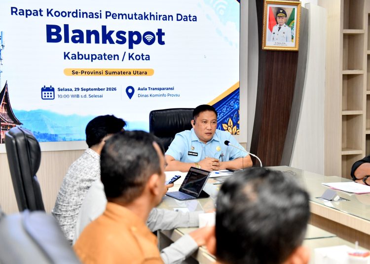 Kepala Dinas Kominfo Sumut Erwin Hotmansah Harahap (kanan), saat Rapat Koordinasi Pemutakhiran Data Blankspot Kabupaten/Kota se-Sumut di Aula Transparansi, Kantor Dinas Kominfo Sumut.(Satunusantara news/HO-Diskominfo Sumut)