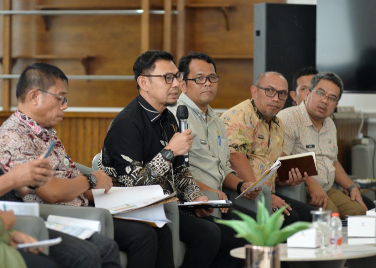 Kepala Dinas Pertanian dan Ketahanan Pangan Sumut Fariz Haholongan Hutagalung (dua dari kiri) pada temu pers di Lobby Dekranasda Sumut, Kantor Gubernur.(Satunusantara news/HO-Diskominfo Sumut),