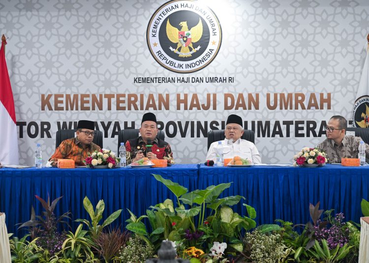 Pj Sekdaprov) Sumut Timur Tumanggor (tengah) pada kunjungan kerja spesifik Komisi VIII DPR RI di Kantor Wilayah Kementerian Haji dan Umrah Sumut, Asrama Haji Medan.(Satunusantara news/HO-Diskominfo Sumut)