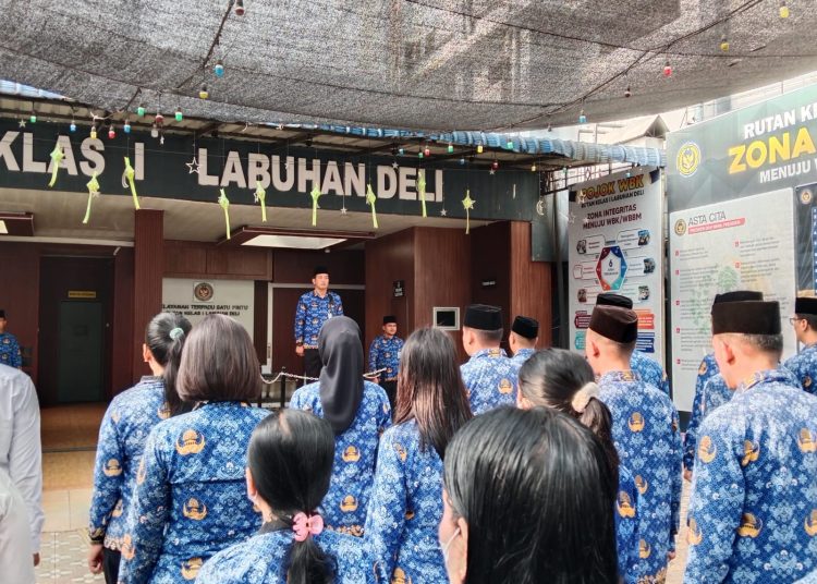 Kepala Rutan Kelas I Labuhan Deli, Eksha Rahnuzulian,  saat memimpin upacara Hari Kesaktian Pancasila Tahun 2026  di Rutan Labuhan Deli.(Satunusantara news/HO-Rutan Labuhan Deli).