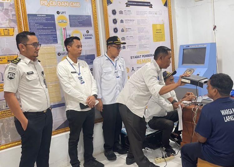 Lapas Kelas I Medan bekerjasama dengan Disdukcapil Kabupaten Langkat , saat menggelar kegiatan Perekaman Warga Binaan Pemasyarakatan (WBP) dan Pemadanan Nomor Induk Kependudukan (NIK) di Lapas Medan.(Satunusantara news/HO-Lapas Medan)