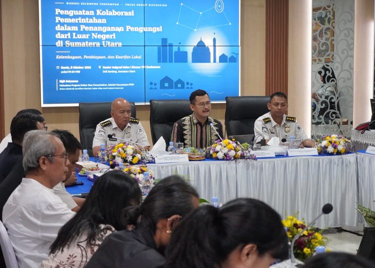 Kabid Pengawasan dan Penindakan Kanwil Ditjen Imigrasi Sumut, Iwan Irawan(nomor tiga dari kiri) pada rapat  identifikasi potensi risiko advokasi hukum penanganan pengungsi dari luar negeri di Aula Kantor Imigrasi Kelas I Khusus TPI Kualanamu.(Satunusantara news/HO-Kanwil Imigrasi Sumut).