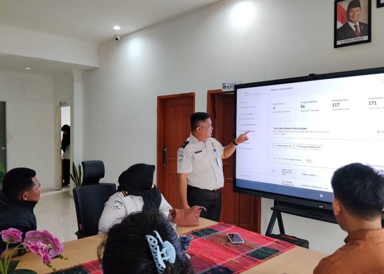 Hendro Chandra Saragih (tengah) saat memberikan Pelatihan Kepemimpinan Administrator (PKA) Angkatan II PUSJAR SKMK LAN RI Tahun 2026.(Satunusantara news/HO-Kanwil Imigrasi Sumut).